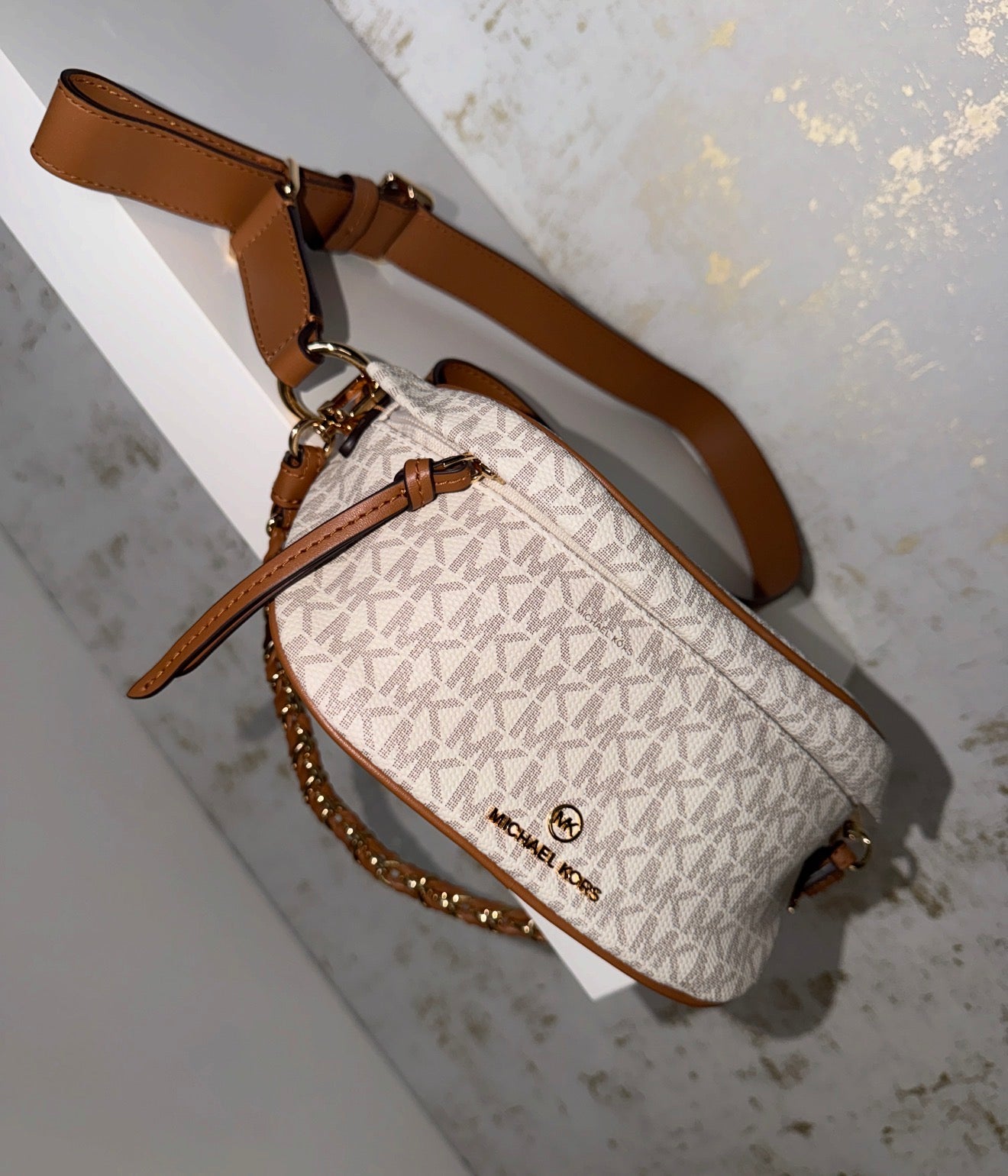 Riñonera Michael Kors vainilla