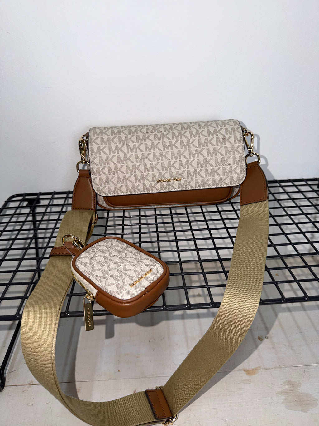 Bolso Michael Kors Jet Set Travel con Monedero –  multipochette