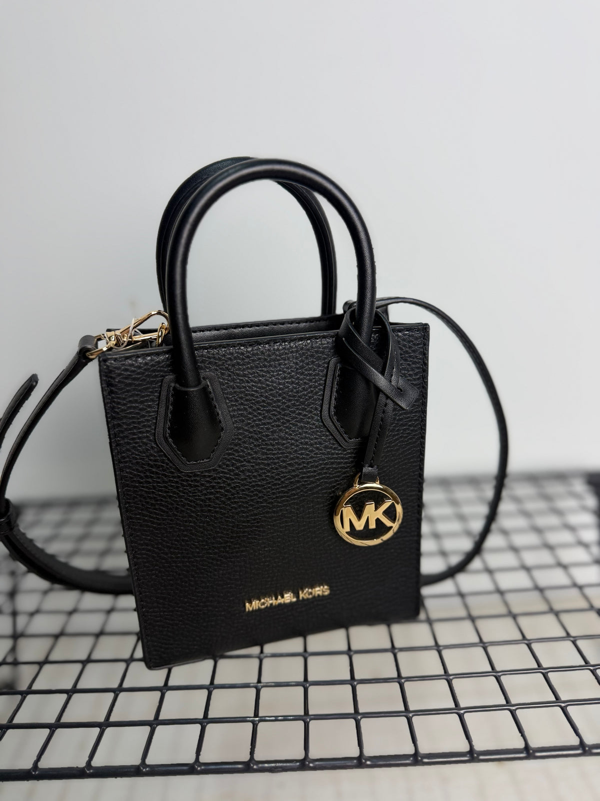 Bolso Michael Kors Mercer Extra Small – Negro