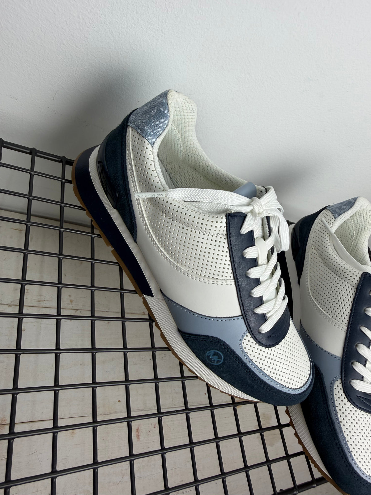 Zapatillas Michael Kors Andi Trainer – Blanco y Azul