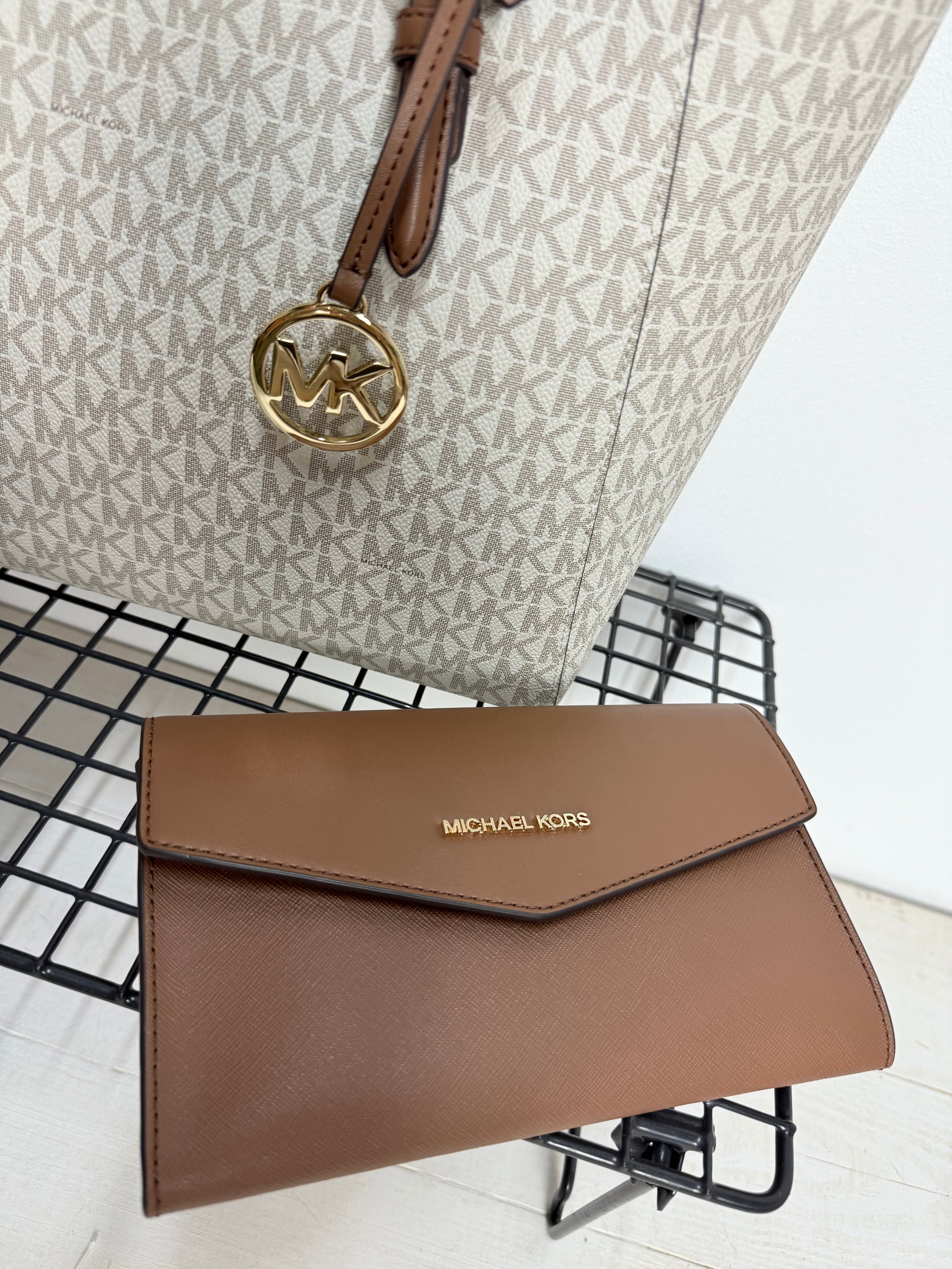 Michael Kors Charlotte Large Tote ( set 3 piezas)