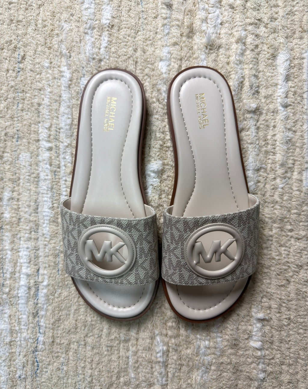 Sandalia pala Michael Kors vainilla logo