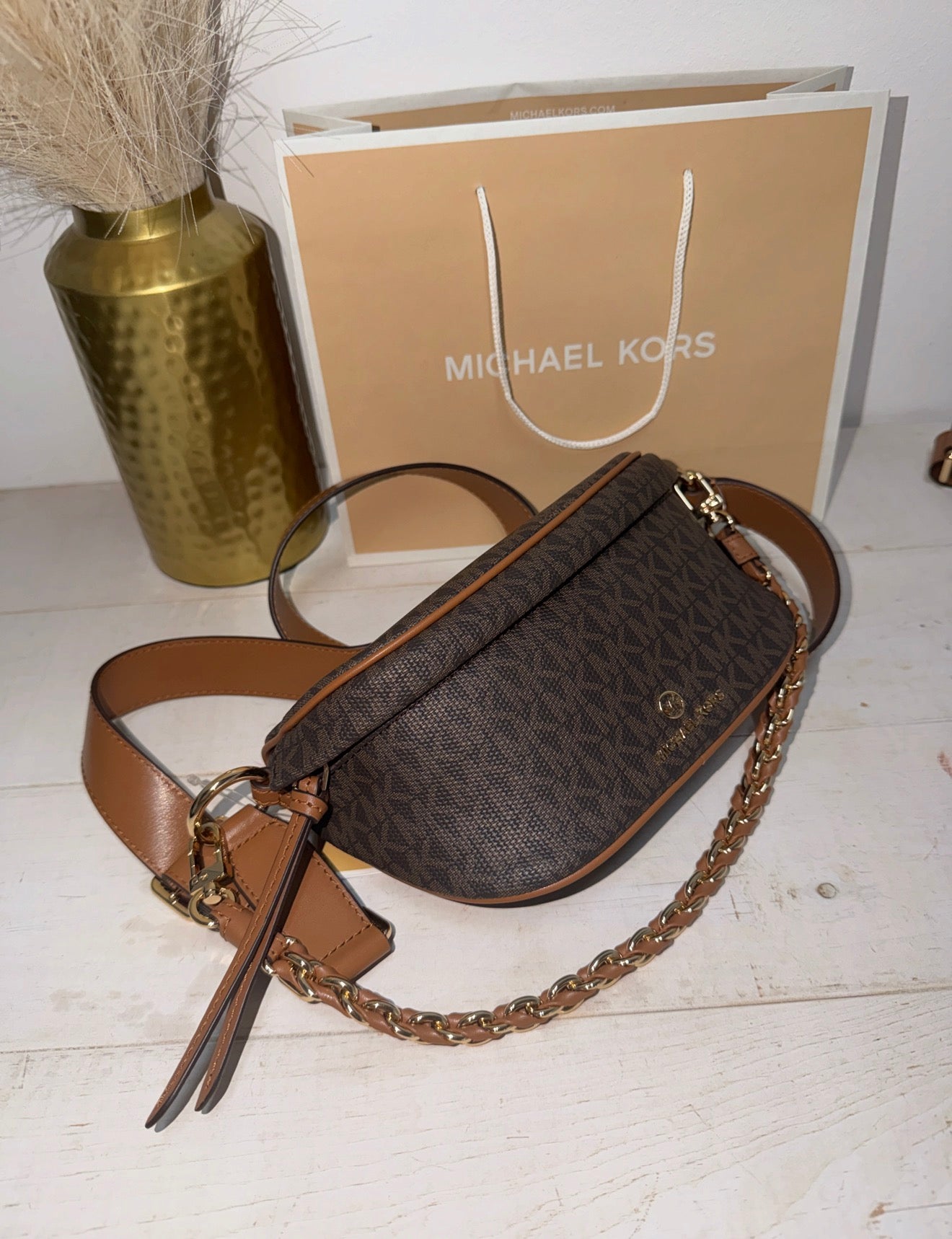 Riñonera Michael Kors marrón logo