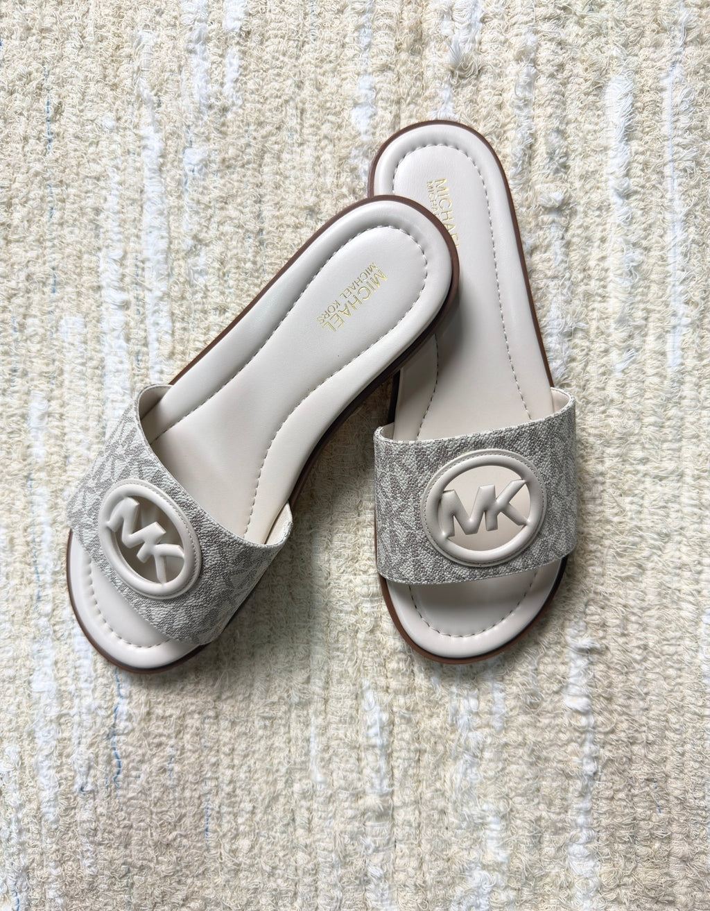 Sandalia pala Michael Kors vainilla logo