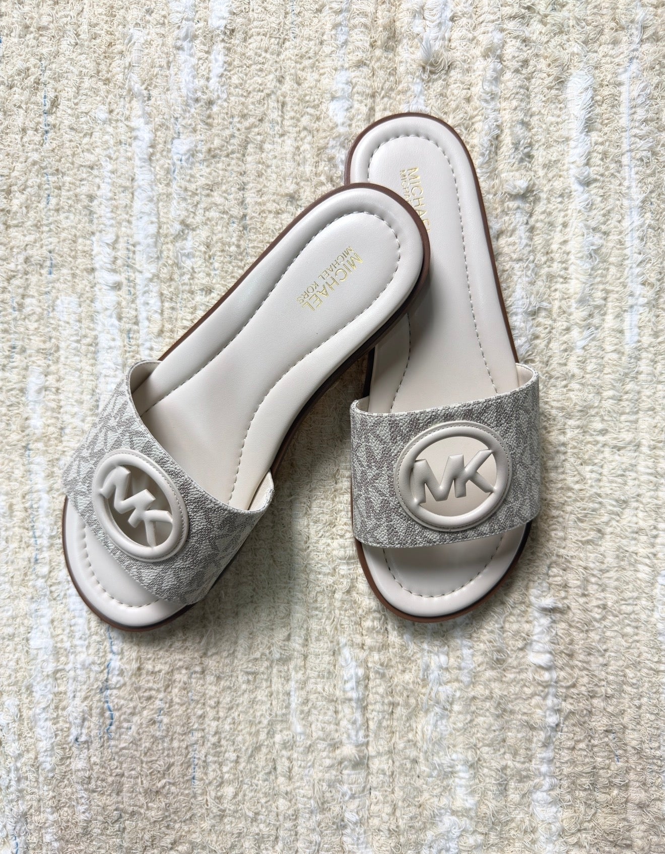 Sandalia pala Michael Kors vainilla logo