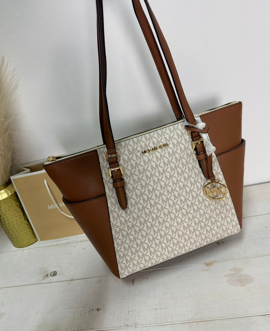 Bolso tote Michael Kors monogram vainilla y cuero