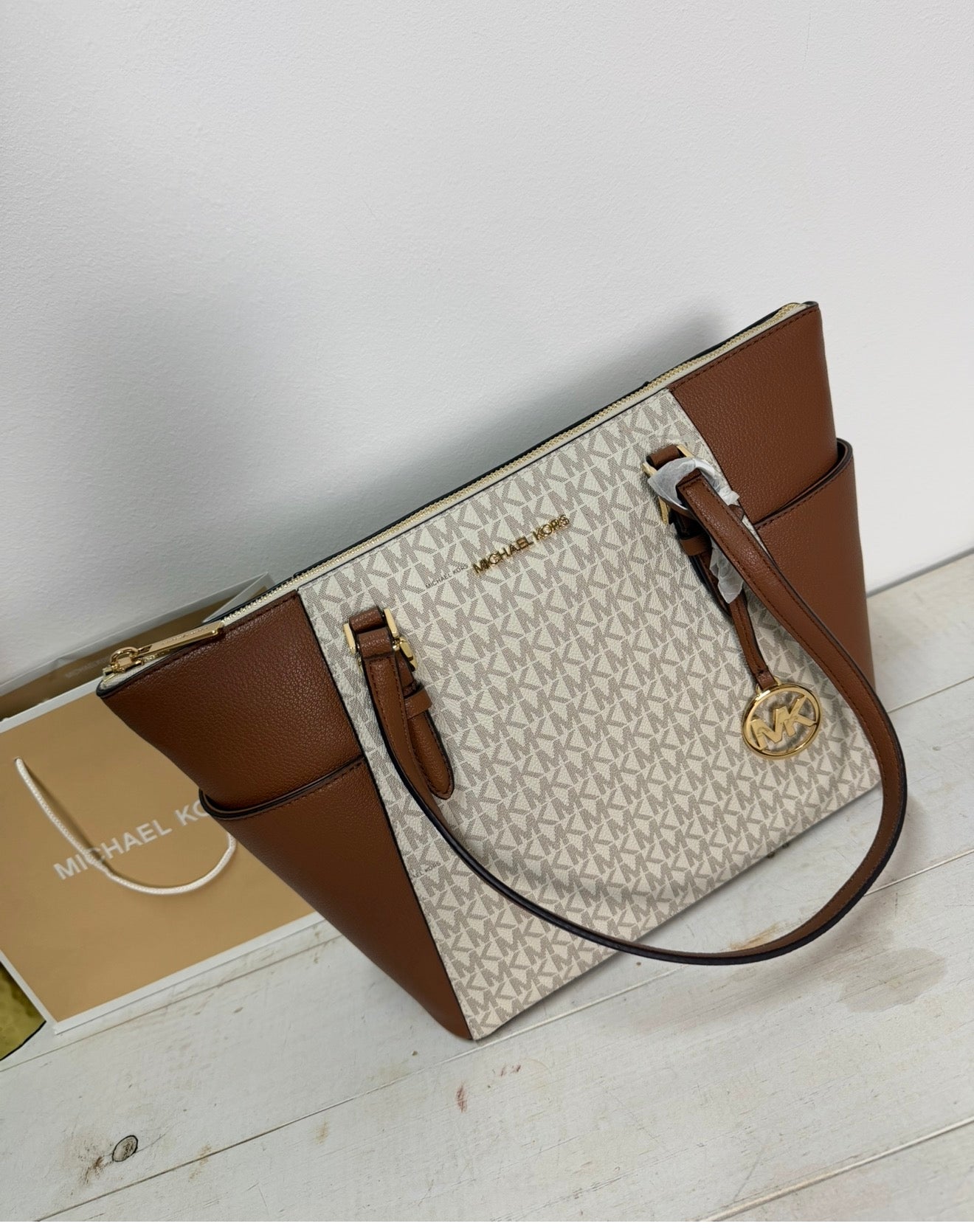 Bolso tote Michael Kors monogram vainilla y cuero
