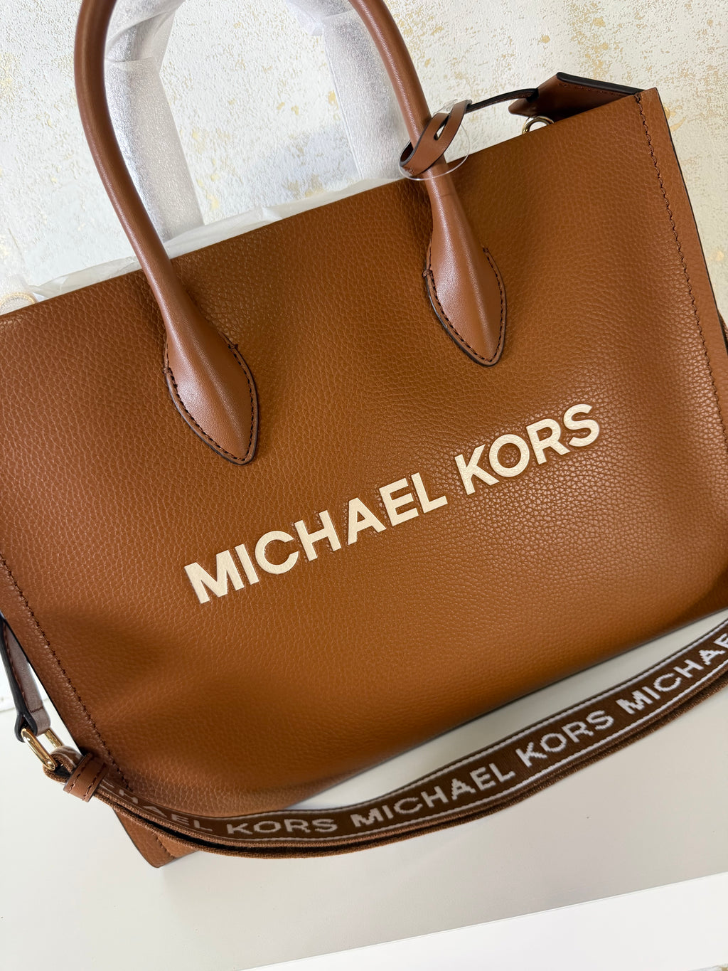 Bolso Michael Kors Mirella tote en color marrón cuero