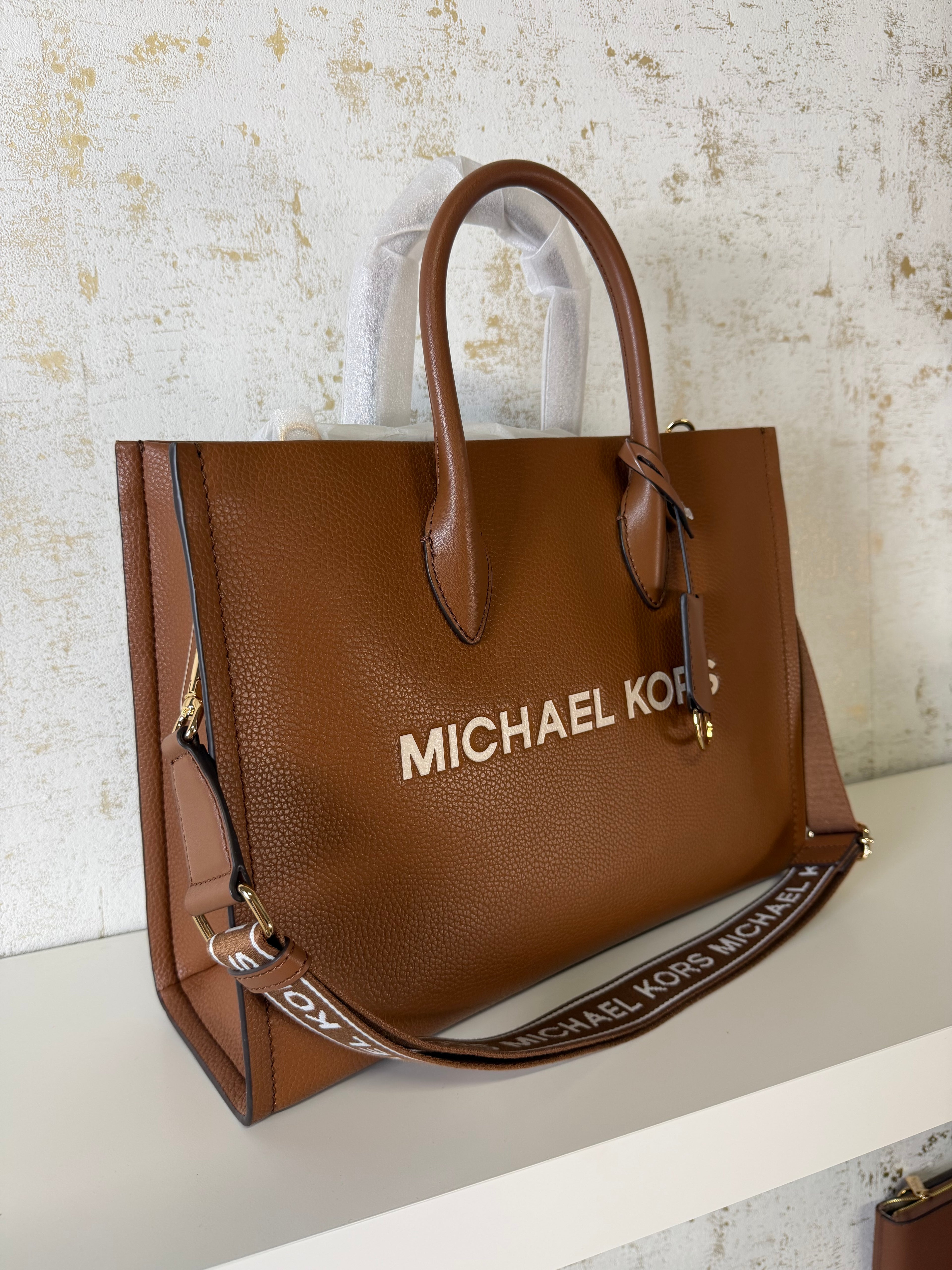 Bolso Michael Kors Mirella tote en color marrón cuero